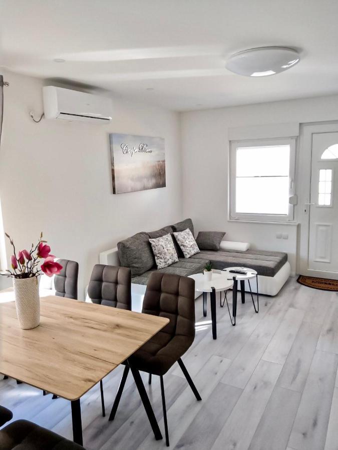Apartmani Eden Vodice Zewnętrze zdjęcie